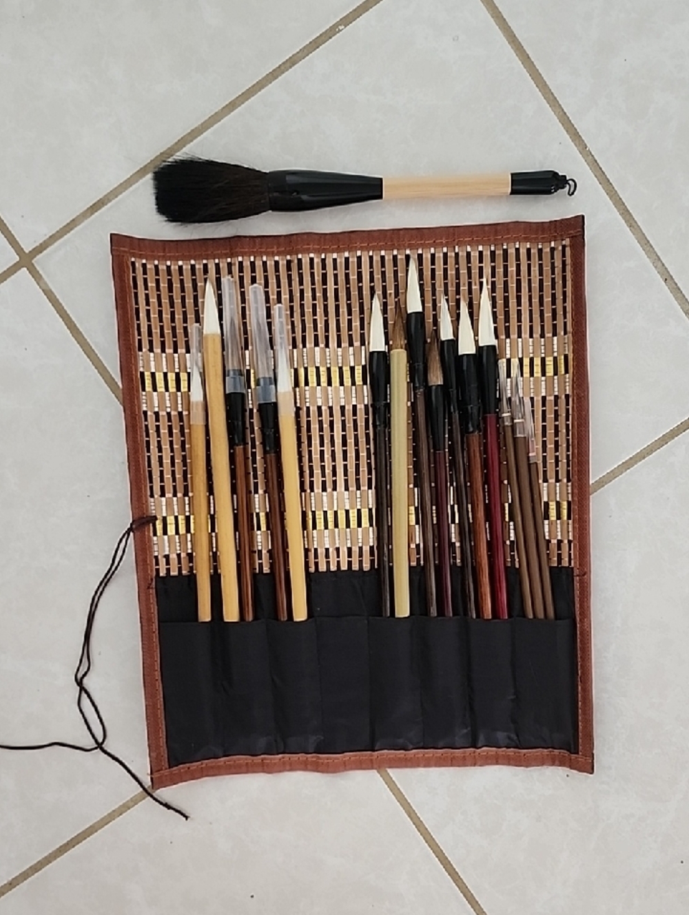 Chinese Calligraphy Brush Set Of 16 Summi Brush Set with Woven Roll NEW